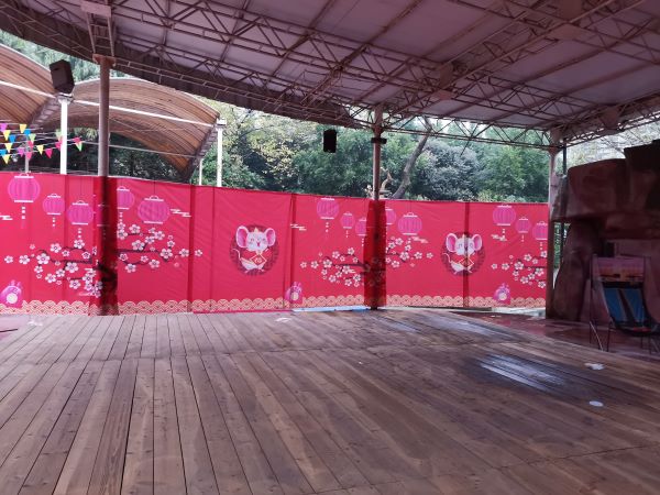 辭舊迎新&middot;筑夢(mèng)輝煌楊家坪動(dòng)物園2020春節(jié)職工聯(lián)歡會(huì)現(xiàn)場(chǎng)舞臺(tái)搭建工程 (8)